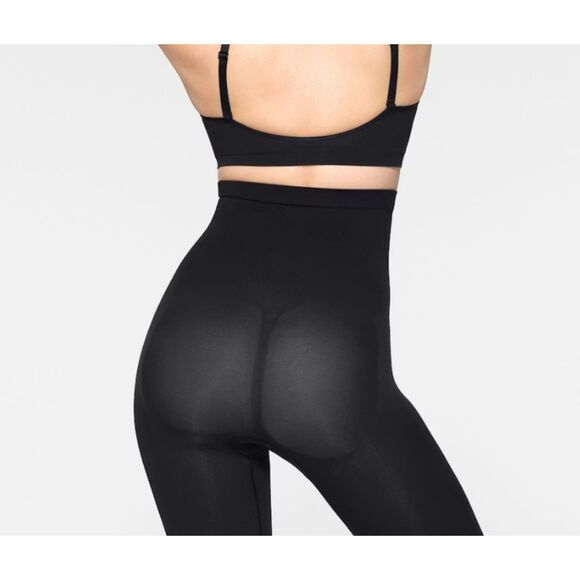 NEW SKIMS Seamless Sculpt High Waisted Above the Knee Short XS Black Onyx - Picture 3 of 3